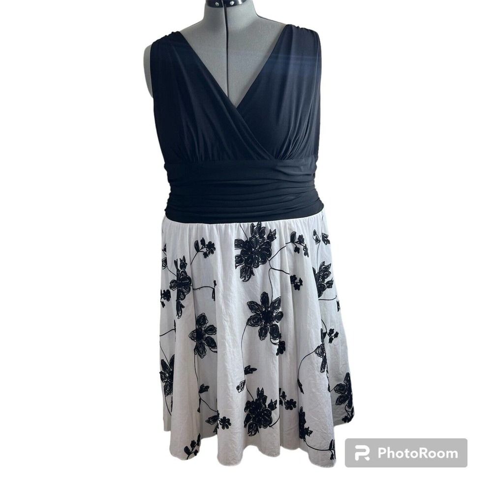 Dress Barn Fit & Flare Dress Sz 20 Black White Floral Embroidered Surplice Top